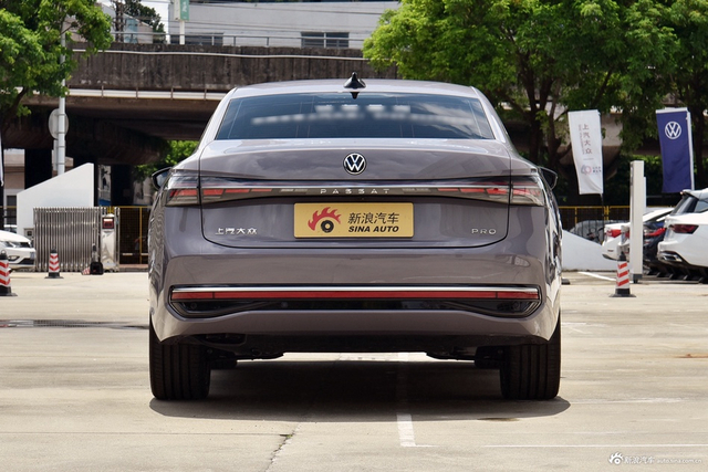 2025款帕萨特 Pro 380TSI 龙尊版