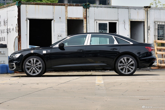 2025款奥迪A6L 改款 45 TFSI quattro 臻选动感型