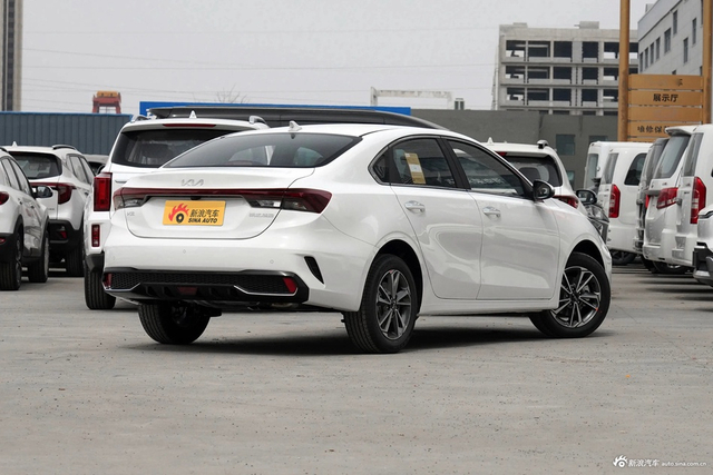 2024款起亚K3 1.5L CVT豪华智享版