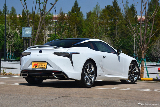 2020款雷克萨斯LC 500h 运动版