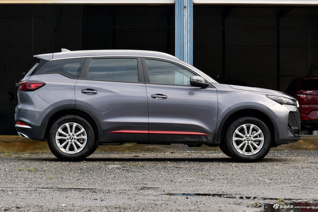 2025款瑞虎7 卓越版 1.5T CVT全球版