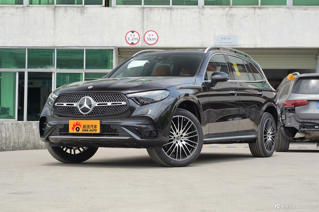 2025款奔驰GLC改款 300 L 4MATIC 豪华型 7座