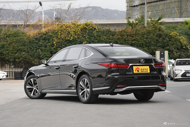 2021款雷克萨斯LS 500h 臻越版