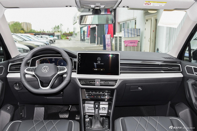 2024款途观L 出众款 300TSI 自动两驱龙腾版