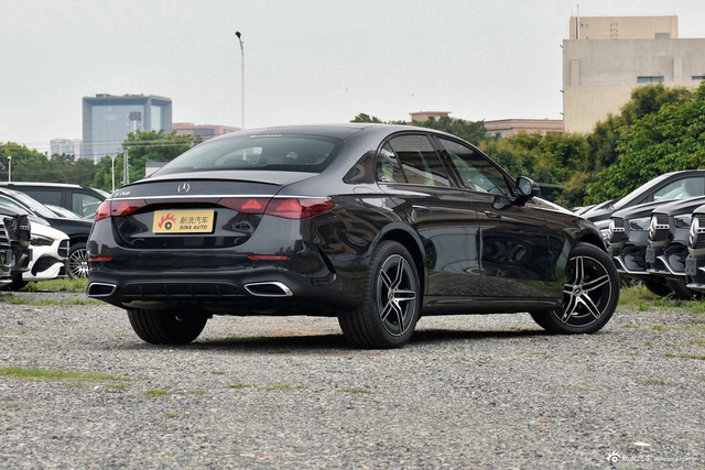 2025款奔驰E级(进口) E 260 运动版