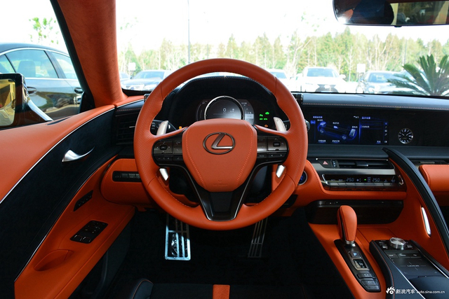 2020款雷克萨斯LC 500h 运动版