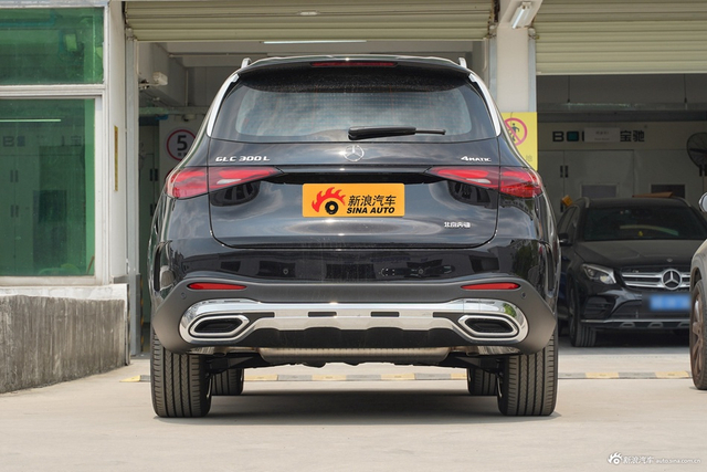 2025款奔驰GLC改款 300 L 4MATIC 豪华型 7座