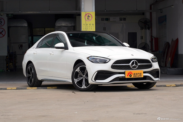2025款奔驰C级 改款 C 260 L 4MATIC 运动版