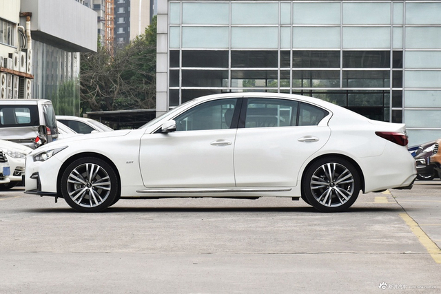 2022款英菲尼迪Q50L 2.0T自动进享运动版