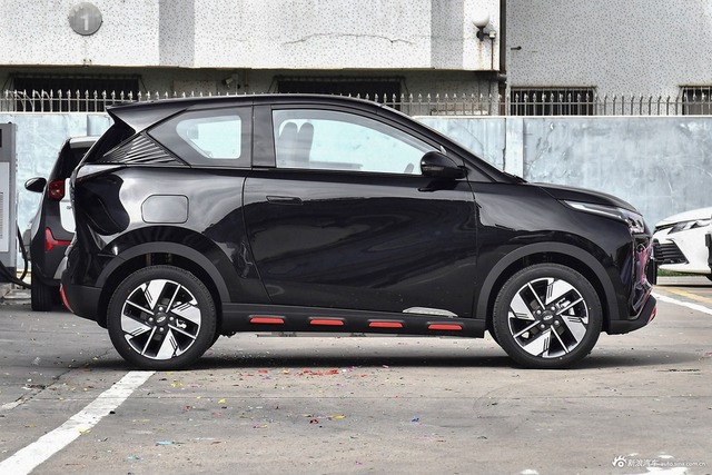 2022款无界Pro 301km 神兽版 磷酸铁锂