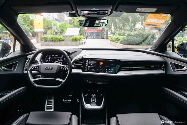2023款奥迪Q5 e-tron 40 e-tron 闪耀型 机甲套装