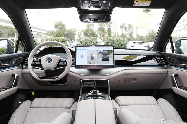 2024款唐DM-i 荣耀版 200KM 旗舰型