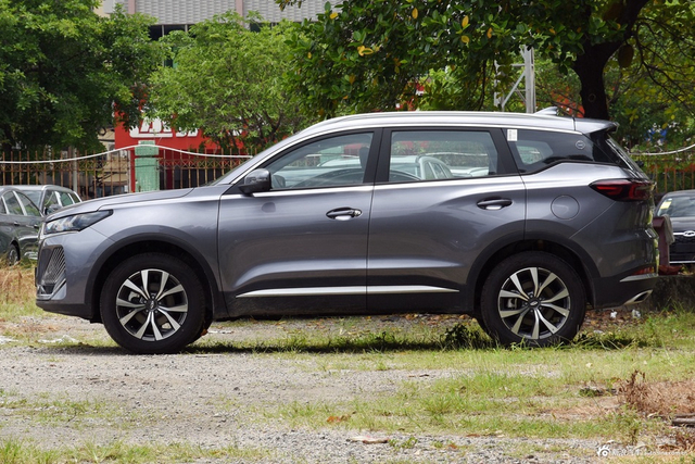 2025款瑞虎7 卓越版 1.5T CVT尊贵版