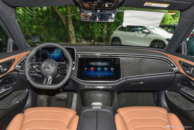 2024款奔驰E级 改款 E 300 L 时尚运动型