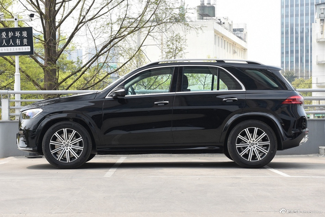 2024款奔驰GLE 改款 GLE 350 4MATIC 时尚型