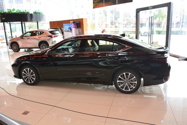 2025款雷克萨斯ES 300h 臻享版