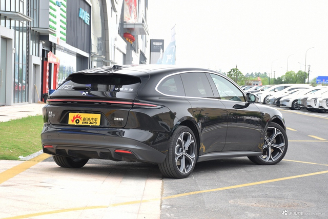 2024款蔚来ET5T 75kWh Touring