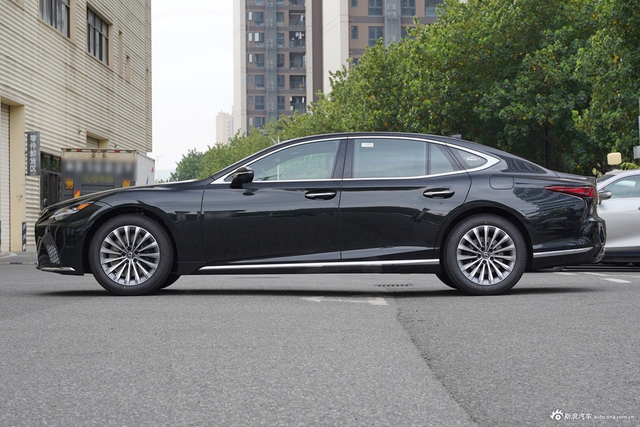 2024款雷克萨斯LS 500h 豪华版