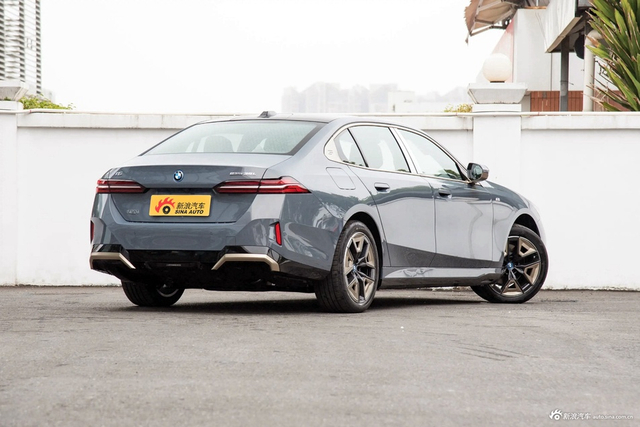 2024款宝马i5 eDrive 35L M运动套装