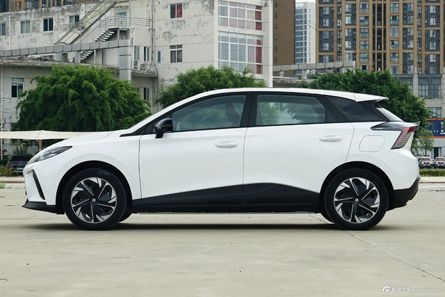 2023款MG4 EV 425km 行政版