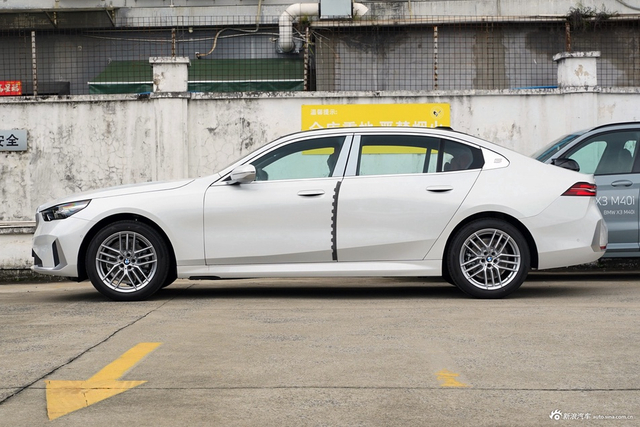 2025款宝马5系 525Li 豪华套装