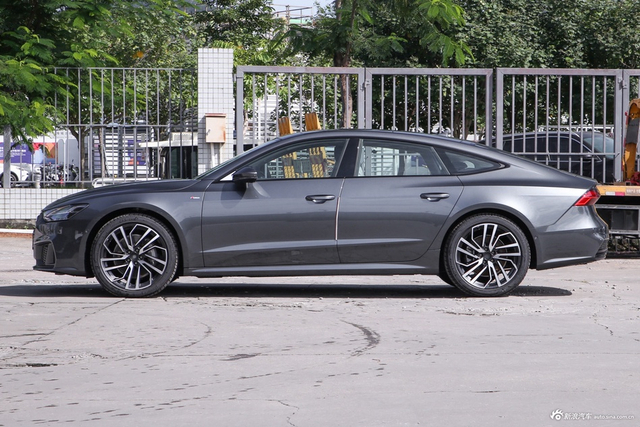 2025款奥迪A7 45 TFSI 臻选型