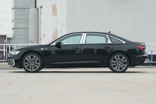 2026款奥迪A6L 45 TFSI 臻选动感型