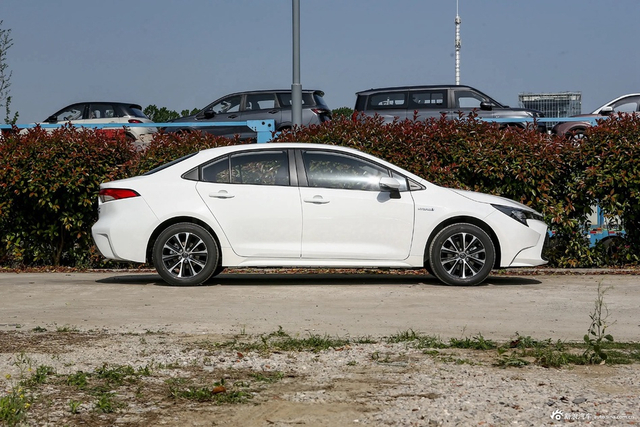 2023款雷凌智能电混双擎 1.8L 领先版