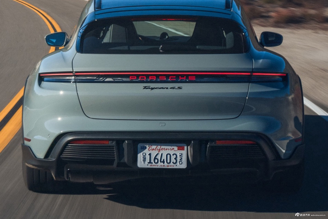 2025款Taycan 4S Cross Turismo 官图