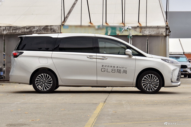 2025款别克GL8插混 陆尚 尊享版 7座