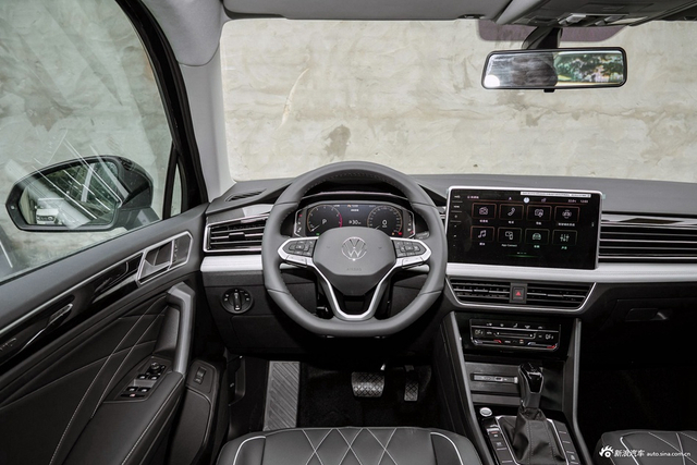 2024款途观L 出众款 330TSI 自动两驱龙腾版