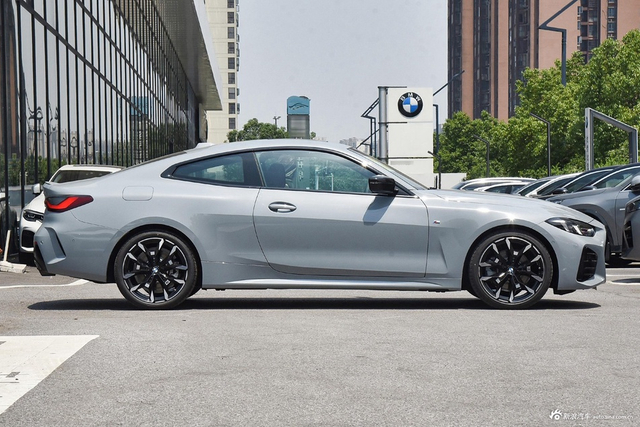 2024款宝马4系 430i M运动曜夜套装