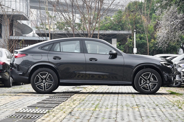 2024款奔驰GLC级轿跑 260 4MATIC 轿跑SUV