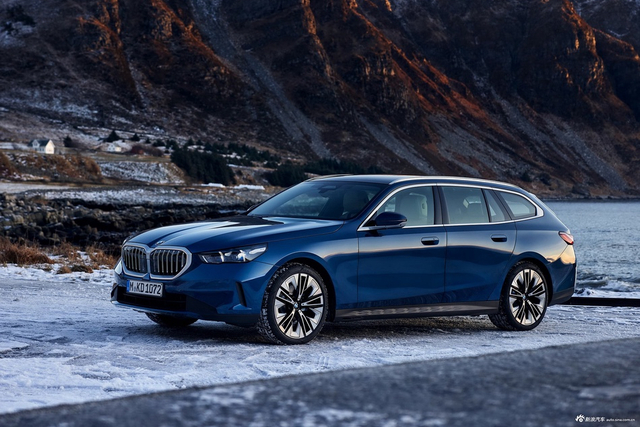 2024款宝马5系(进口)  520d xDrive Touring 欧洲版 官图