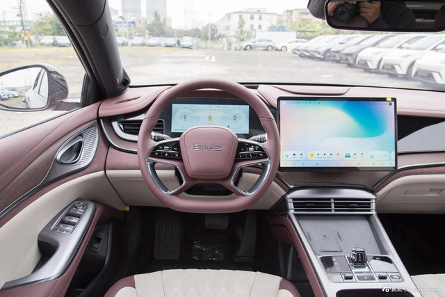 2024款海豹DM-i荣耀版1.5T 121KM旗舰型