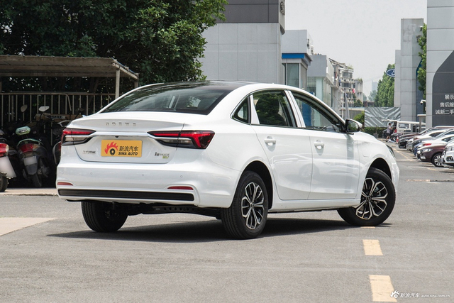 2022款荣威i6 MAX EV600 天幕尊享版