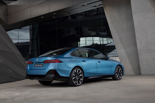 2025款宝马5系 540i xDrive Legacy Edition 海外版