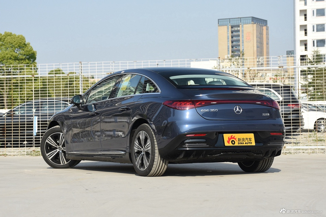 2022款奔驰EQE 350 豪华版