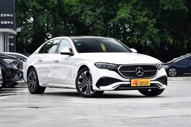 2024款奔驰E 350 e L 插电式混合动力运动轿车