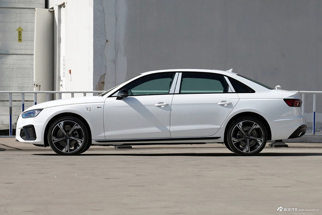 2024款奥迪A4L 40 TFSI 豪华动感型(星夜版)