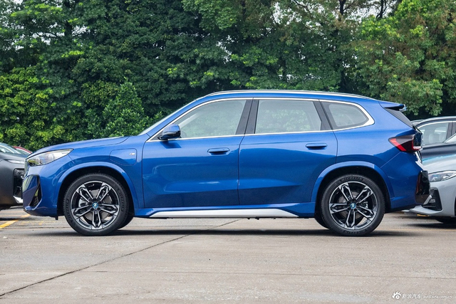 2023款宝马iX1 eDrive 30L M运动套装