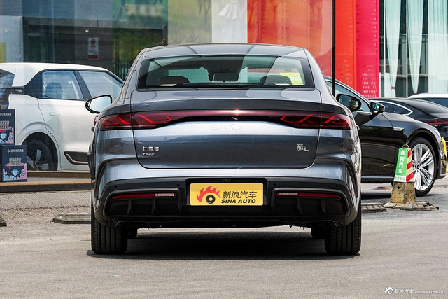 2024款比亚迪秦L DM-i 120KM超越型