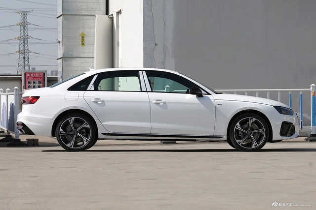 2024款奥迪A4L 40 TFSI 豪华动感型(星夜版)
