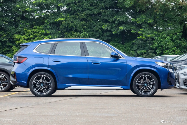 2023款宝马iX1 eDrive 30L M运动套装