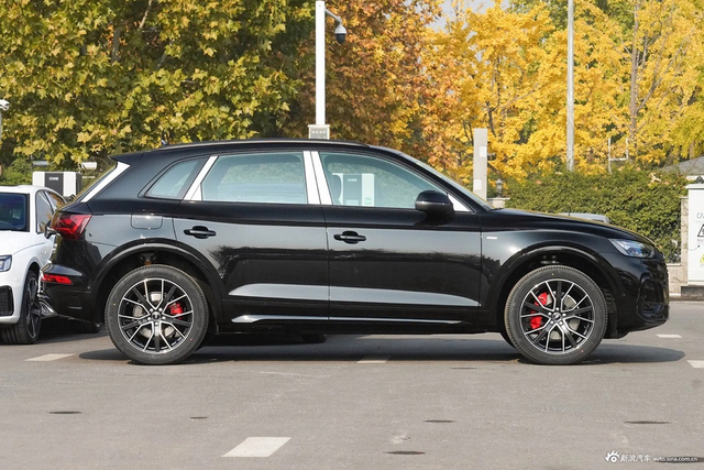 2024款奥迪Q5L 45 TFSI 豪华动感型