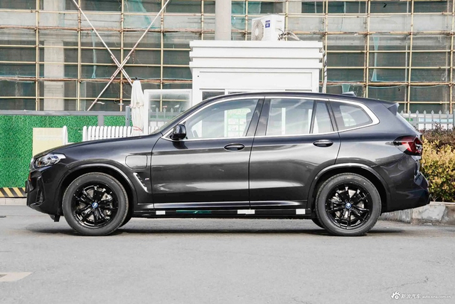 2024款宝马iX3 领先型