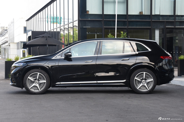 2023款奔驰EQS SUV 450 4MATIC 先锋版