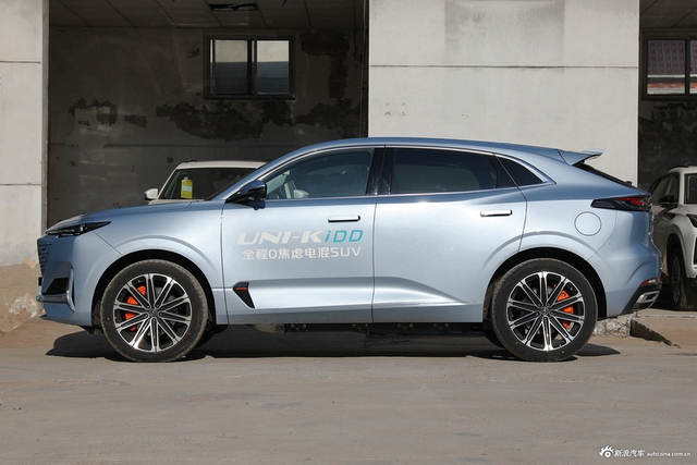 2022款长安UNI-K混动 蓝鲸iDD 尊贵型