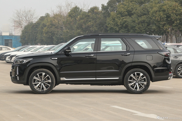 2023款长安CS95 PLUS两驱豪华型