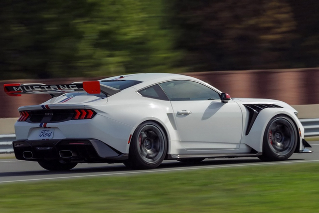 2025款Mustang GTD Spirit of America 官图